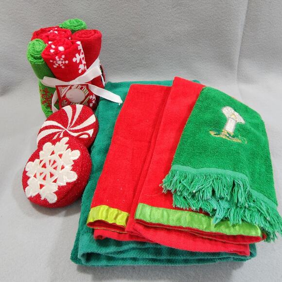 Mixed Lot Christmas Towels (4) Wash Cloths (5) & Kitchen Scrubbers (2) 11pc - Picture 2 of 5